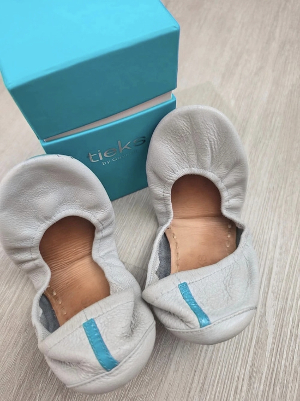 Tiek's Kids White & Blue Slippers